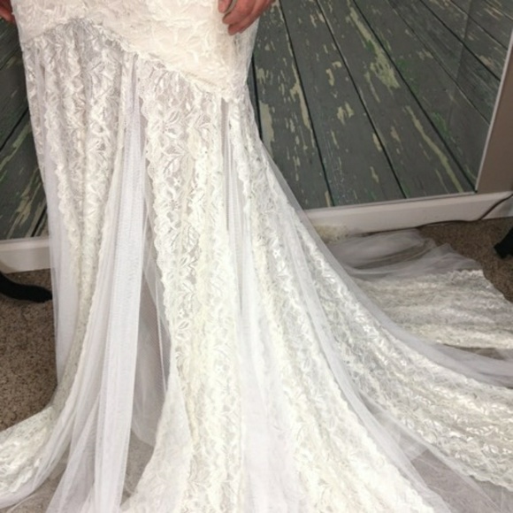 NWT NEVER ALTERED WEDDING DRESS - Picture 7 of 8